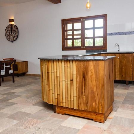 Hotel Otsunami Ломе Экстерьер фото
