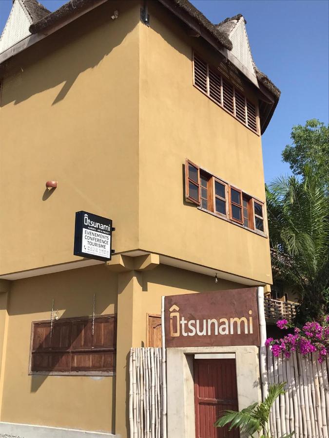 Hotel Otsunami Ломе Экстерьер фото