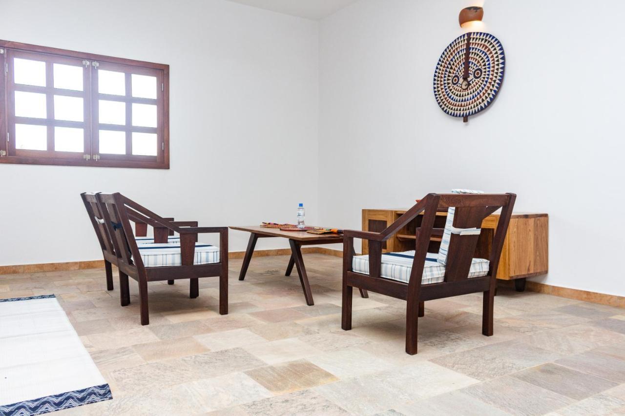 Hotel Otsunami Ломе Экстерьер фото