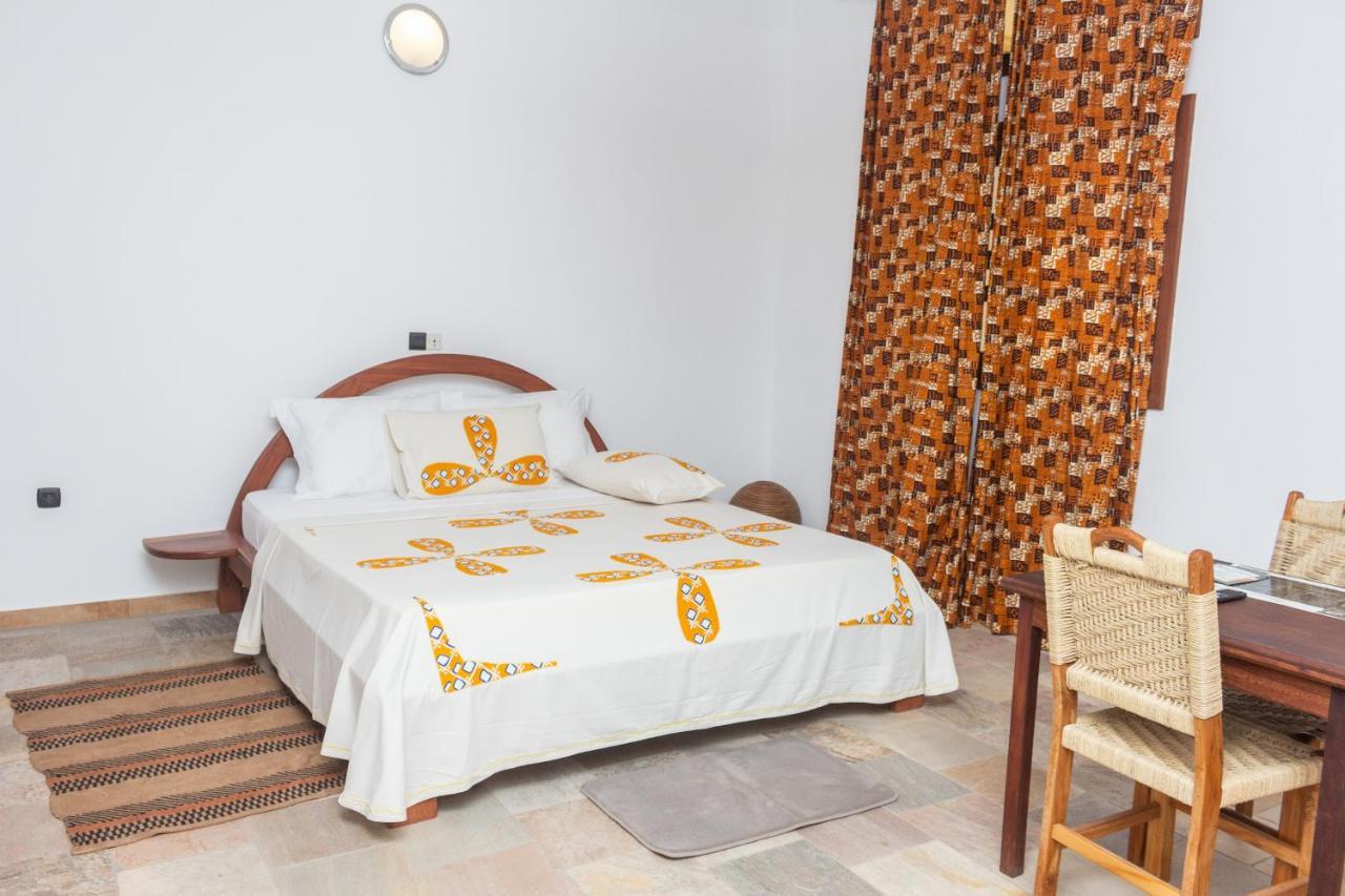 Hotel Otsunami Ломе Экстерьер фото