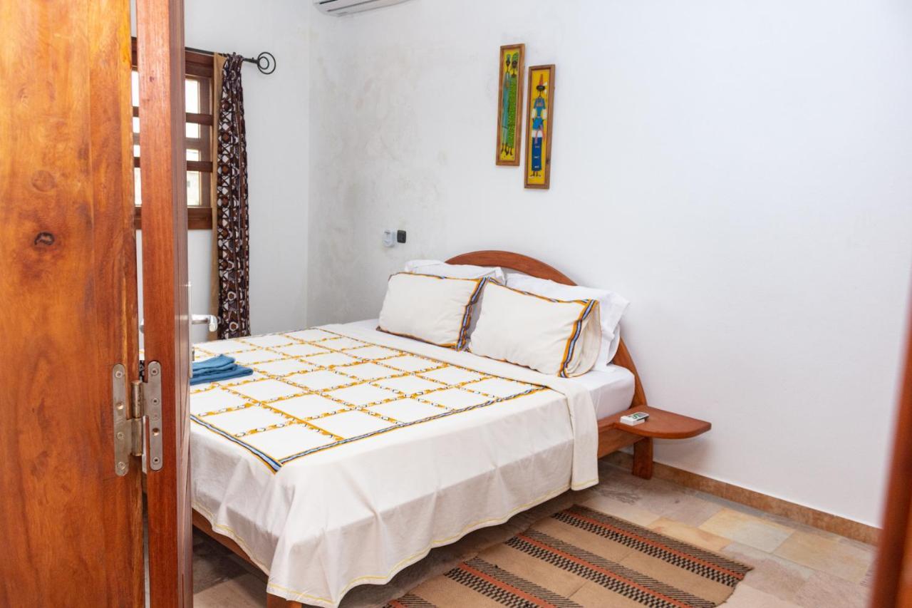 Hotel Otsunami Ломе Экстерьер фото