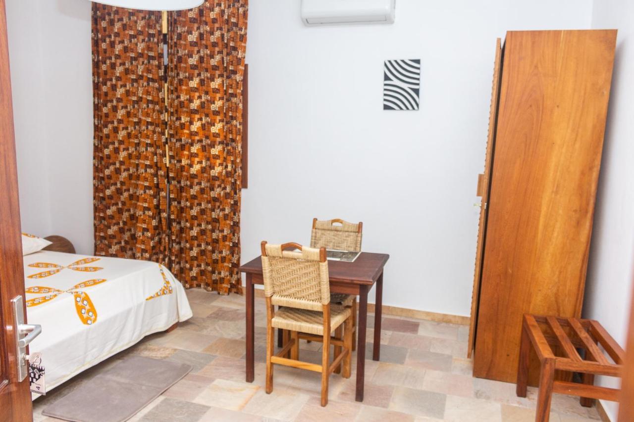 Hotel Otsunami Ломе Экстерьер фото