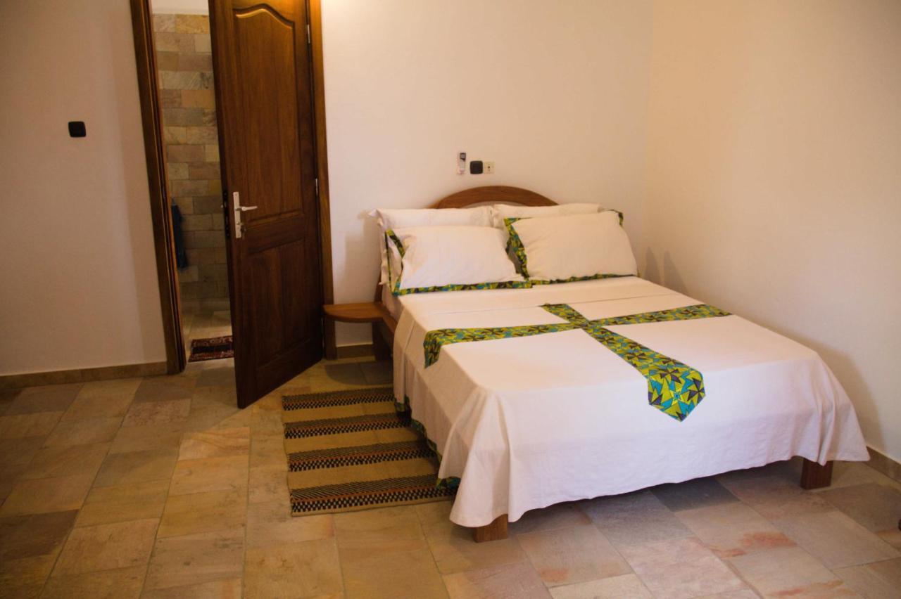 Hotel Otsunami Ломе Экстерьер фото