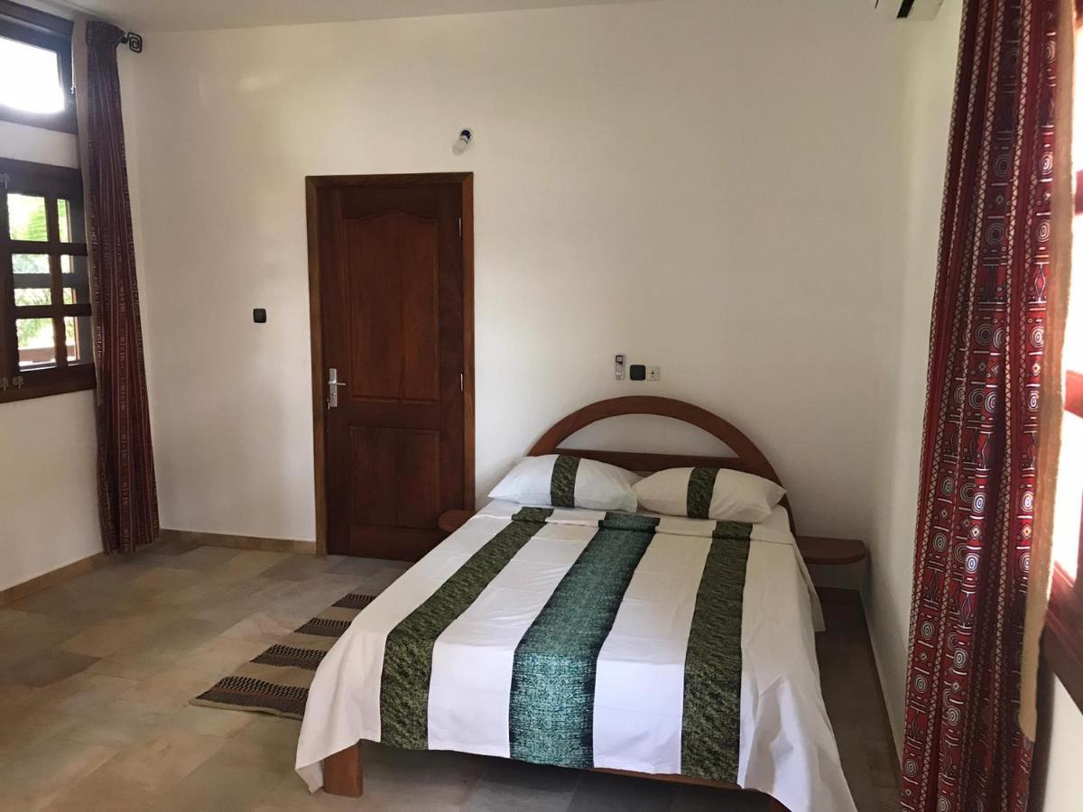 Hotel Otsunami Ломе Экстерьер фото